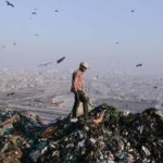 Indická hora odpadků již brzy přeroste Tádž Mahal