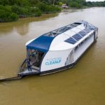 The Ocean Cleanup začal čistit světové řeky od plastového odpadu