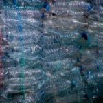 Nově objevený katalyzátor rozkládá plasty na dále využitelné suroviny