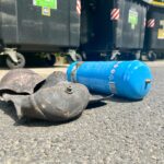 Bomby od párty plynů ani žádné jiné velké tlakové lahve neházejte do popelnic! Jejich exploze komplikují zpracování odpadu v hlavním městě