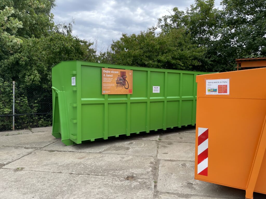 Pražané se učí uklízet chytře, jarní sezónu startují s novými Reuse pointy