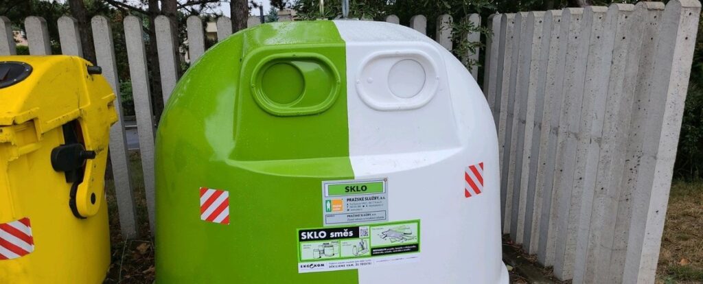 Praha testuje dynamický svoz skla. Projekt ukazuje efektivnější využití kapacit