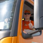 Řidičům popelářských vozů komplikují práci špatně zaparkovaná auta. Často rozhodují centimetry ŘIDIČ 2